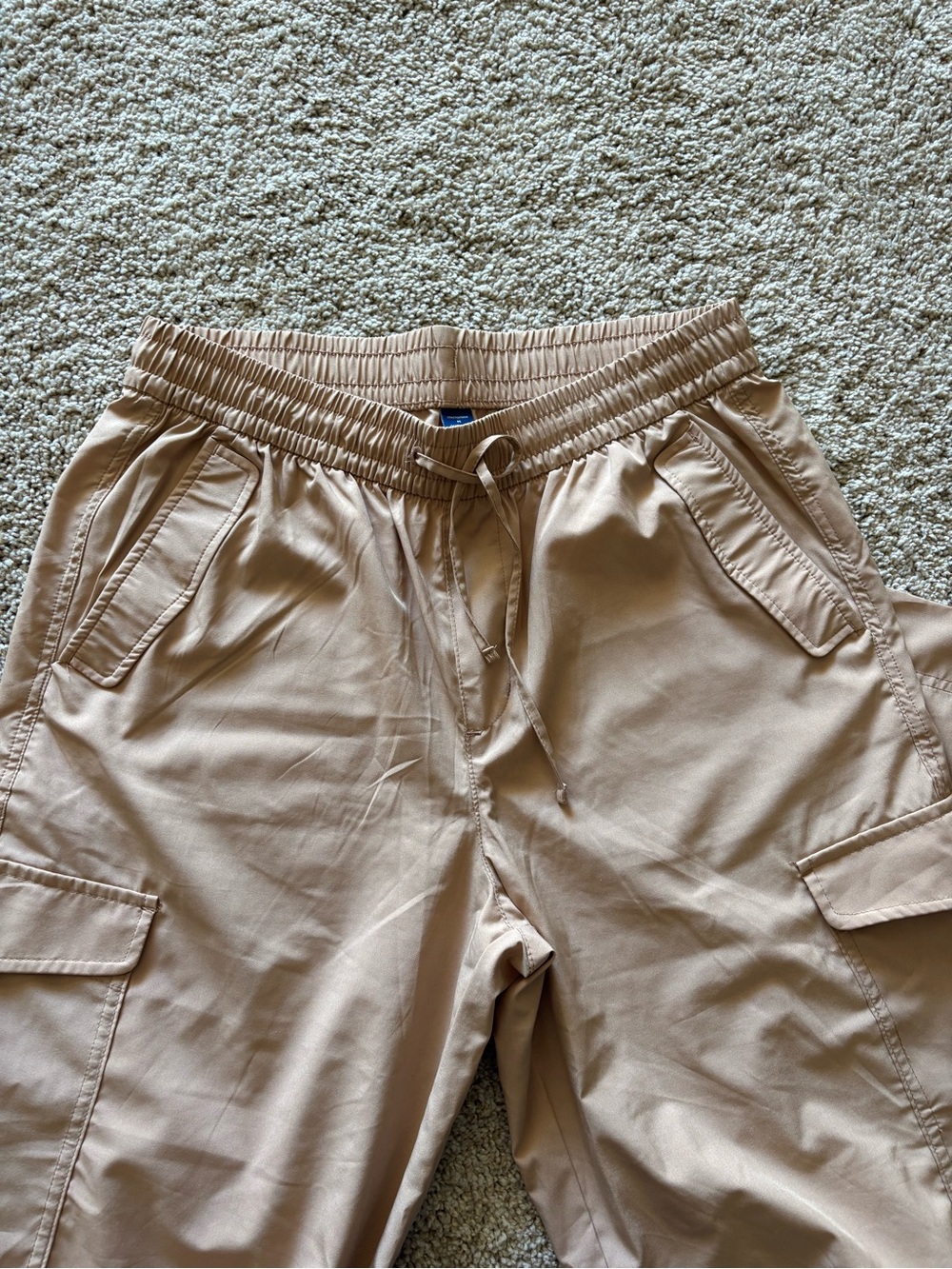 Old Navy Wide-Leg Cargo Pants in Light Tan - Picture 3 of 5